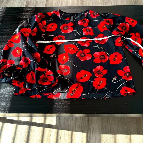 Summer blouse - Picture 1 of 2